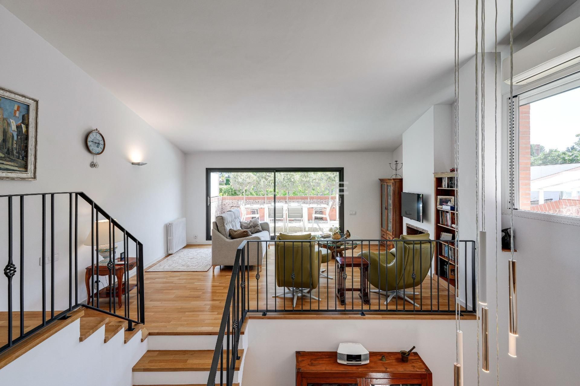 Sala d'estar de Àtic en venda en Sant Cugat del Vallès amb Aire condicionat, Calefacció i Terrassa