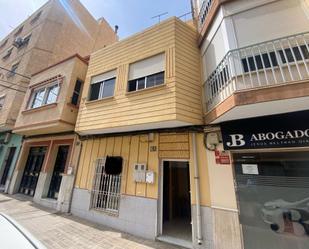 Vista exterior de Casa o xalet en venda en  Almería Capital amb Aire condicionat, Calefacció i Terrassa