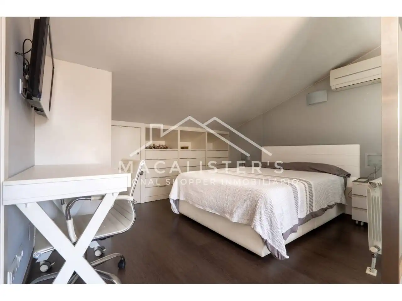 Habitación de Casa adosada en venta en Vilassar de Mar con Aire acondicionado, Calefacción y Jardín privado