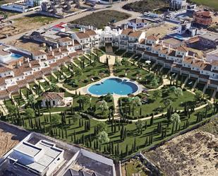 Vista exterior de Casa adosada en venda en Sanlúcar de Barrameda amb Terrassa, Balcó i Piscina comunitària