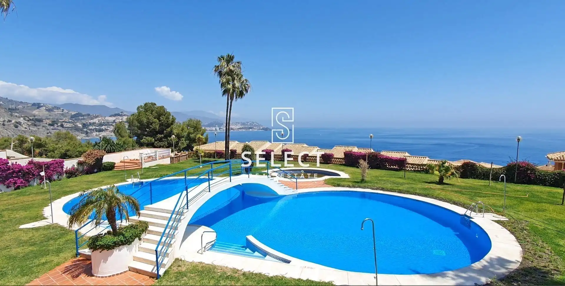 Piscina de Casa adosada en venta en Almuñécar con Aire acondicionado, Calefacción y Terraza