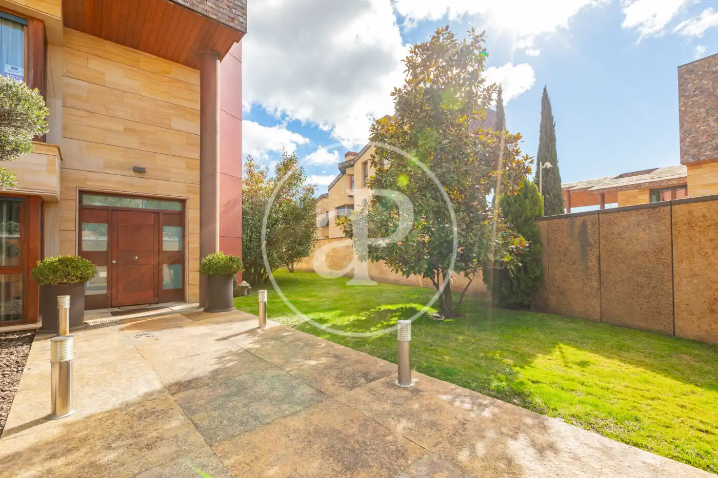 Vista exterior de Casa o chalet en venta en Madrid con Aire acondicionado, Calefacción y Jardín privado