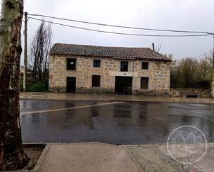 Exterior view of House or chalet for sale in Muñogalindo