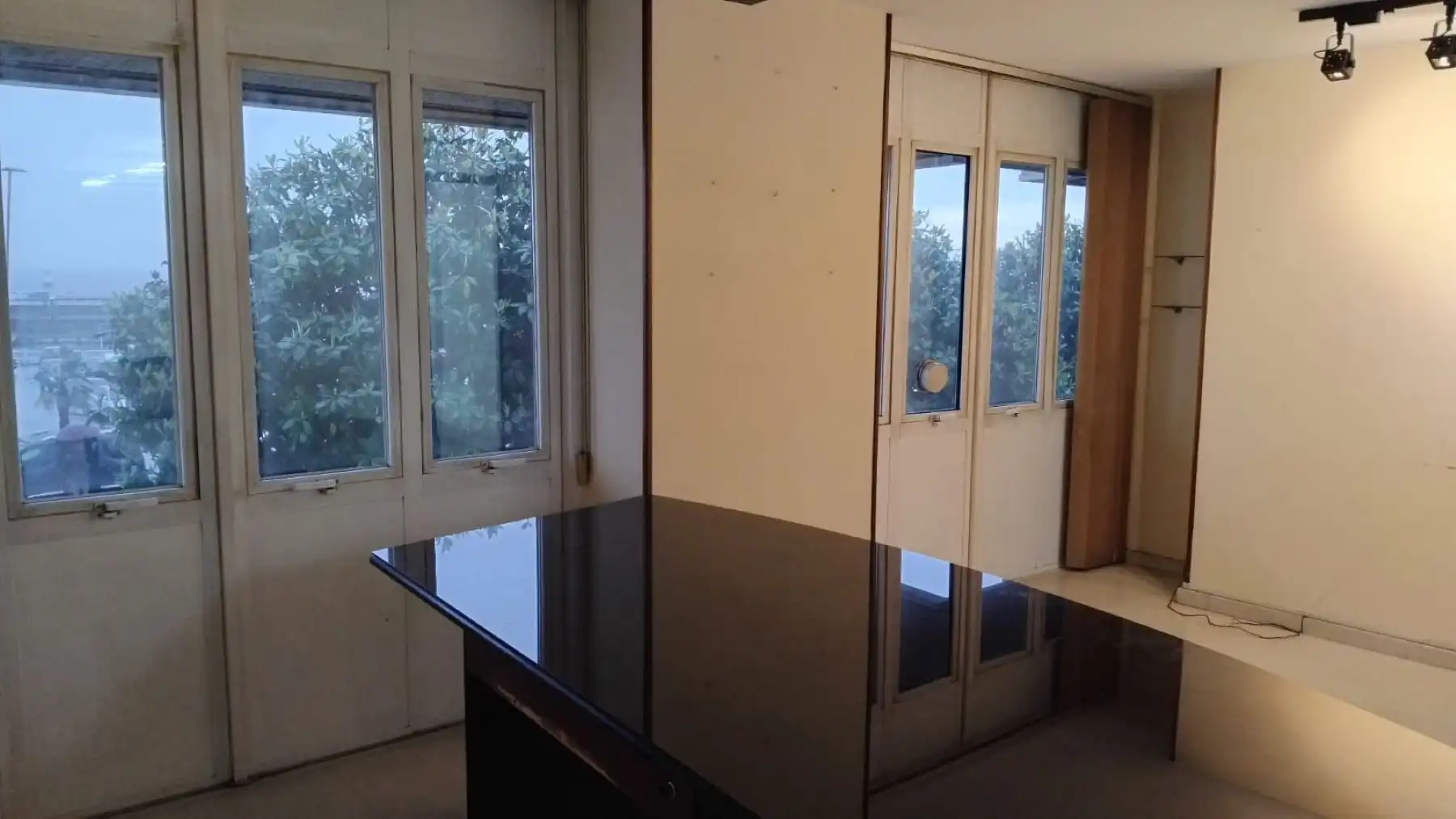 Kitchen of Office for rent in Ribeira
