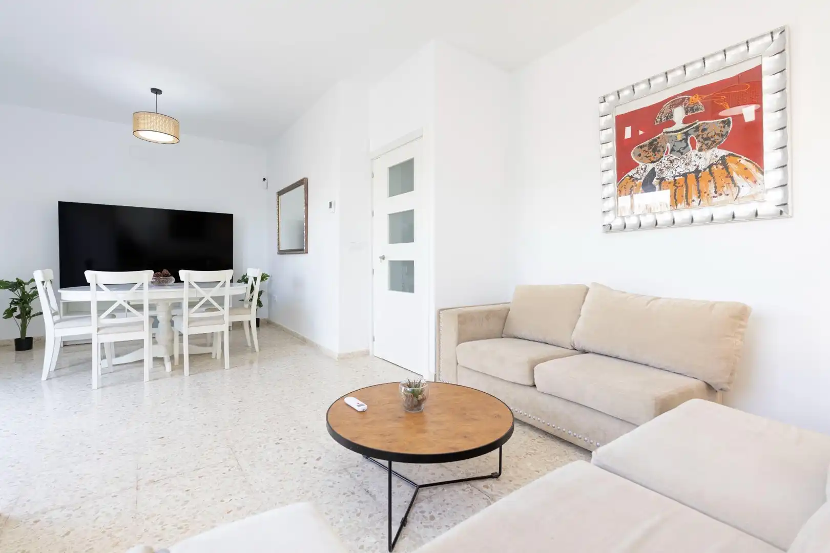 Sala d'estar de Casa adosada en venda en La Palma del Condado amb Terrassa