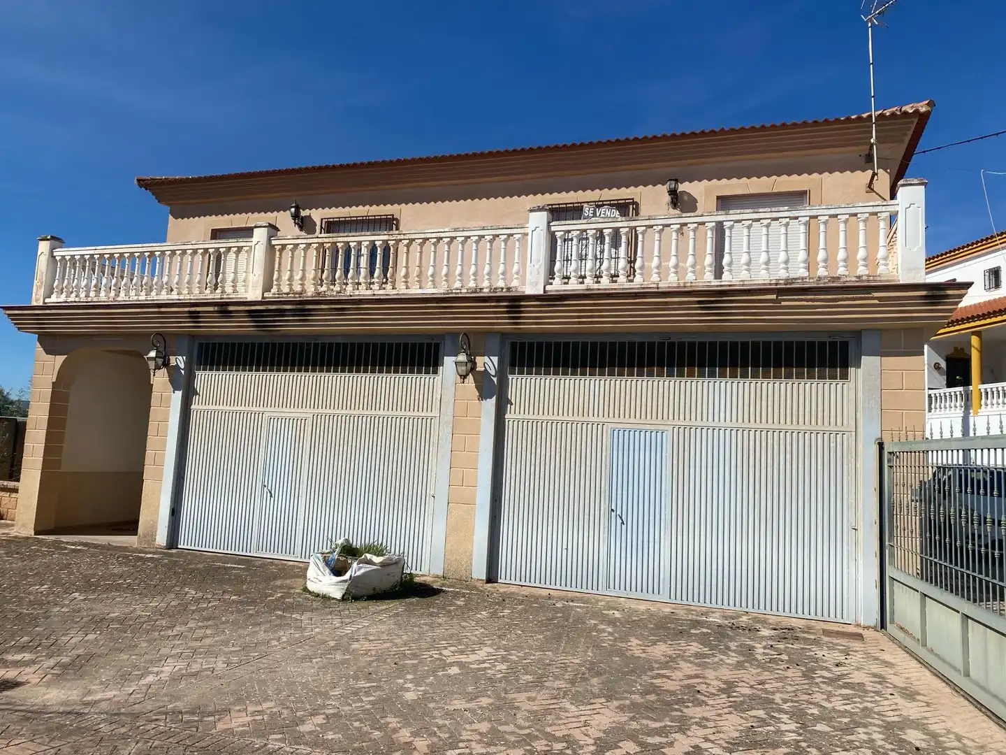 Vista exterior de Casa o chalet en venta en Loja con Aire acondicionado, Terraza y Trastero
