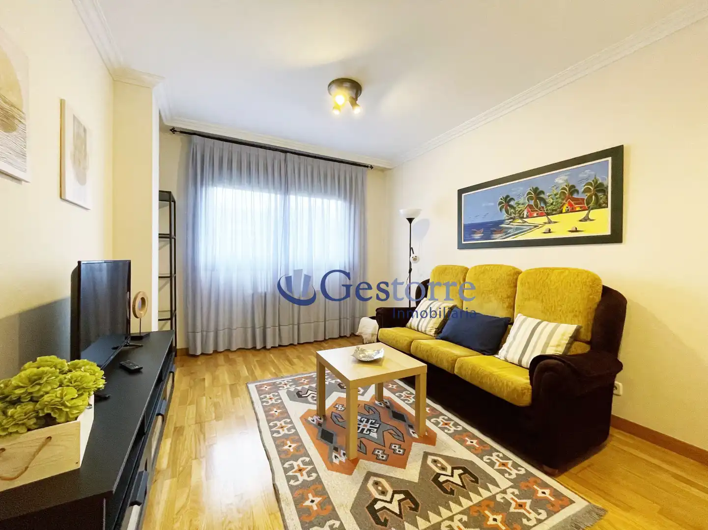 Sala de estar de Piso de alquiler en Oviedo  con Calefacción, Parquet y Trastero