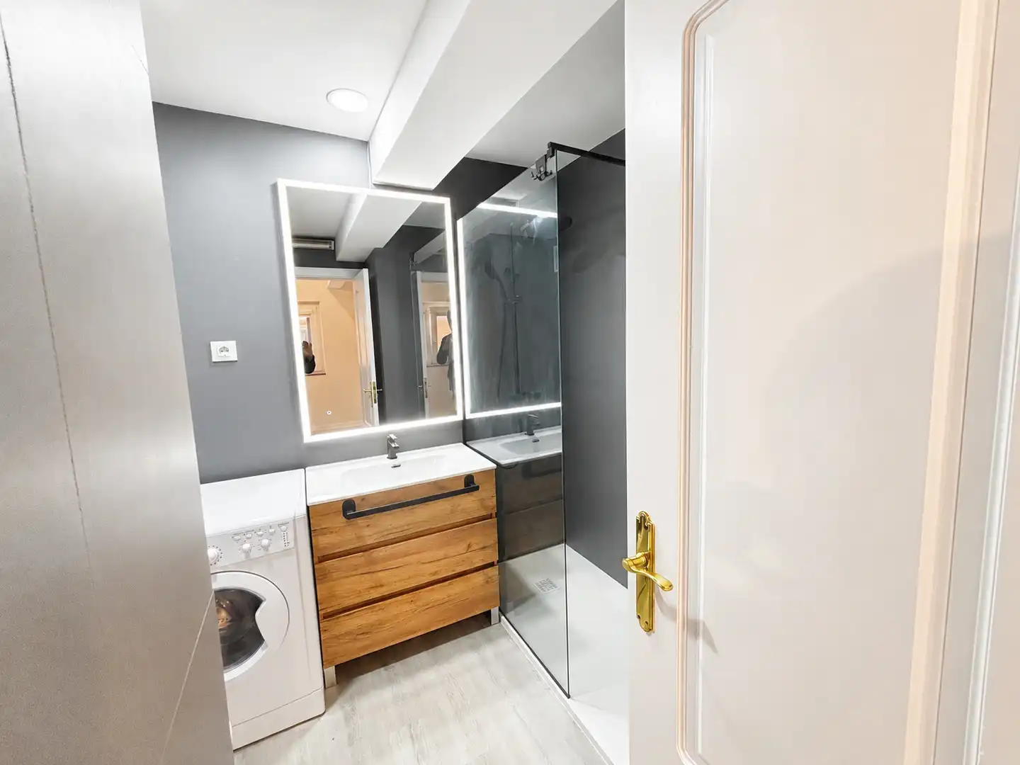 Baño de Estudio de alquiler en Madrid con Aire acondicionado, Calefacción y Horno