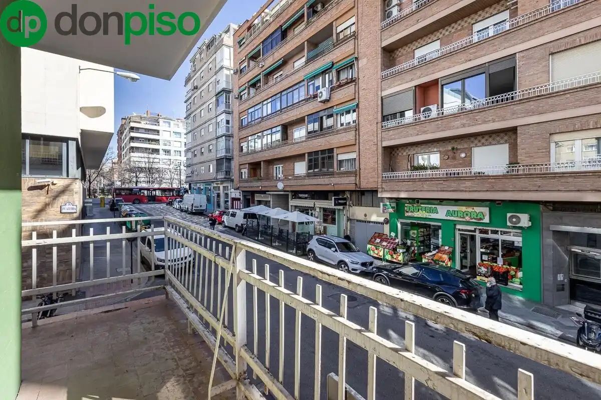 Außenansicht von Wohnung zum Verkauf in Granada