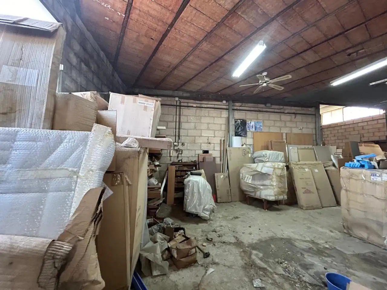 Nave industrial en venta en Dos Hermanas