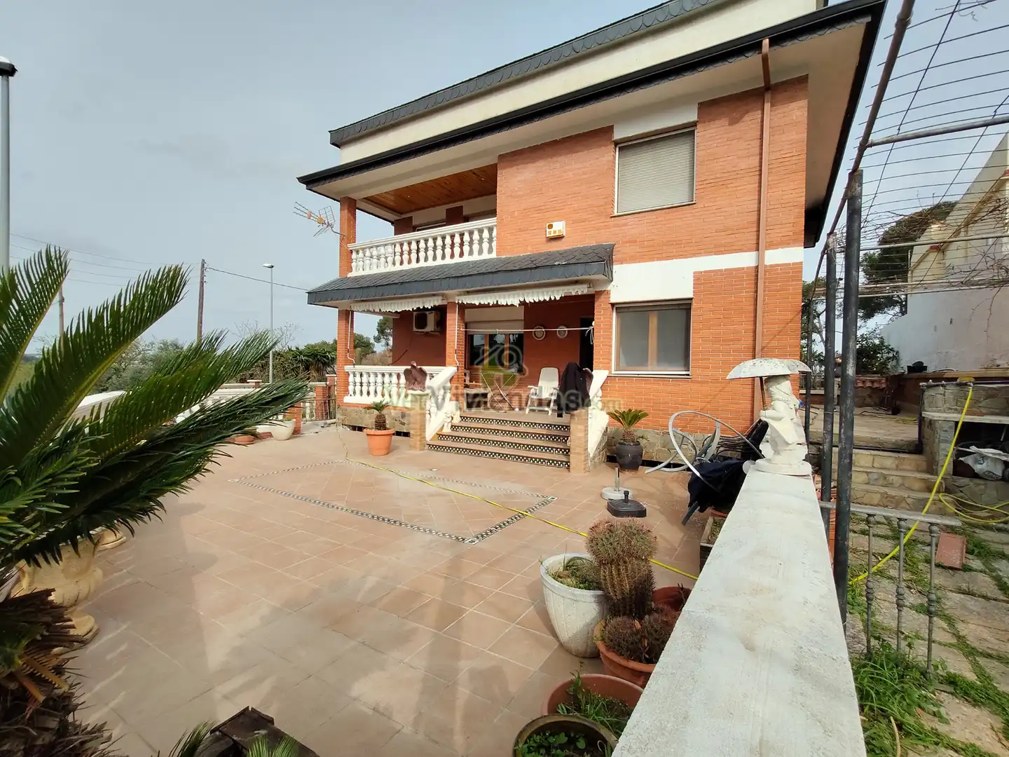 Vista exterior de Casa o xalet en venda en Cerdanyola del Vallès amb Calefacció, Jardí privat i Parquet