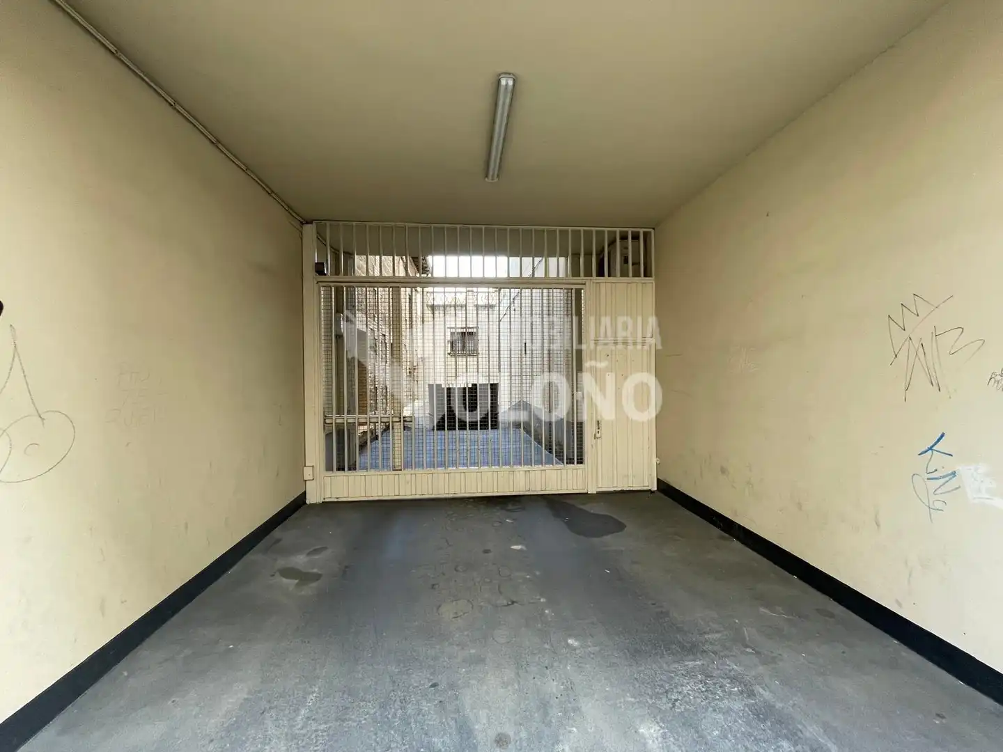 Parkplatz von Garage zum Verkauf in Haro