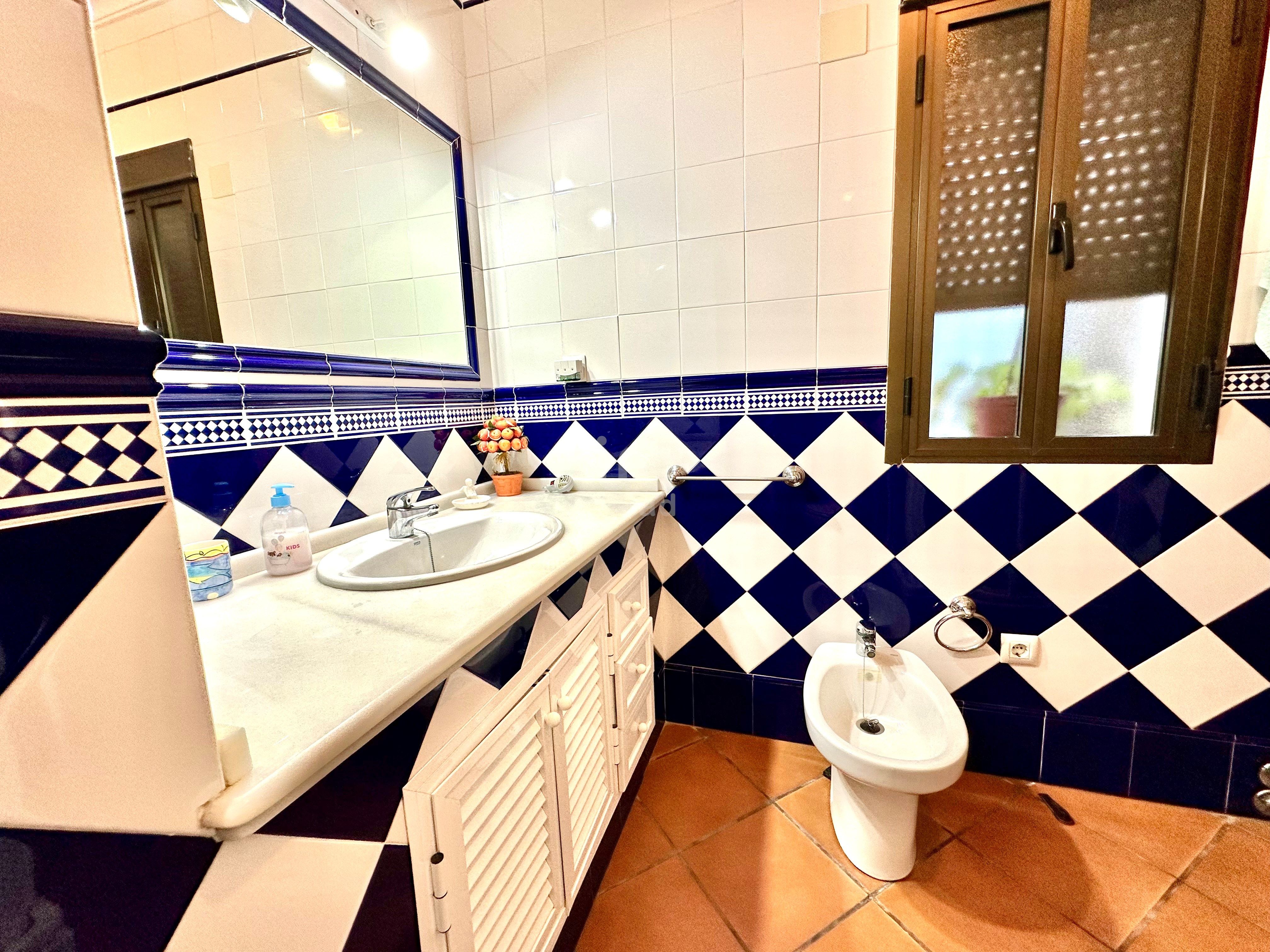 Bathroom of House or chalet for sale in Lepe  with Terrace