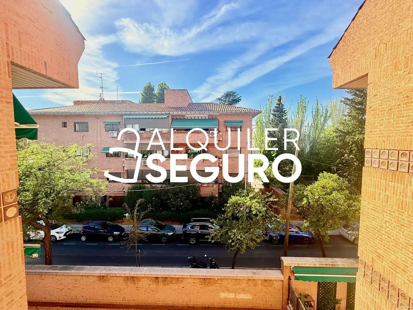 Vista exterior de Piso de alquiler en Madrid con Aire acondicionado, Calefacción y Piscina