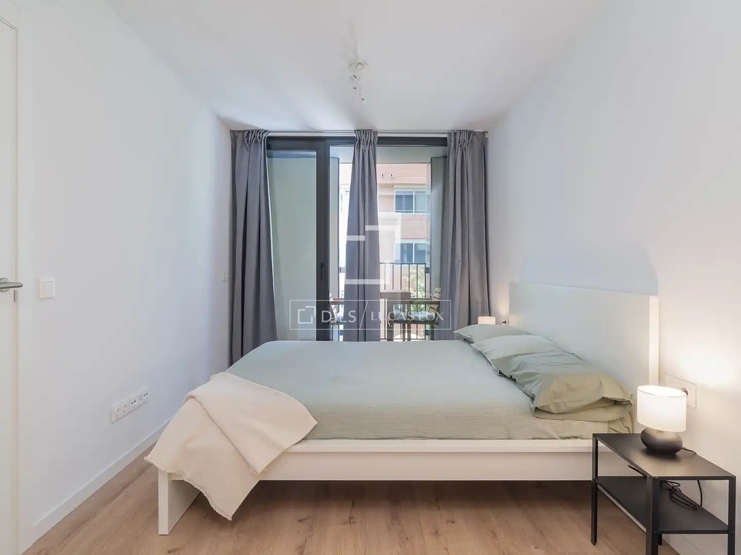 Bedroom of Flat for rent in Barcelona  with Air Conditioner, Parquet flooring and Furnished