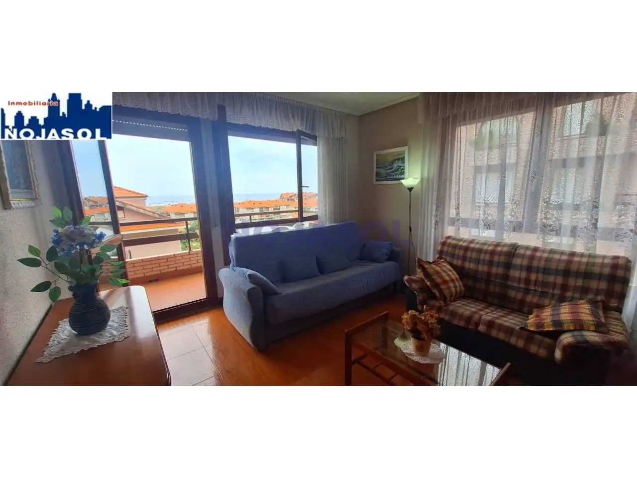 Sala d'estar de Apartament de lloguer en Noja amb Calefacció, Terrassa i Moblat