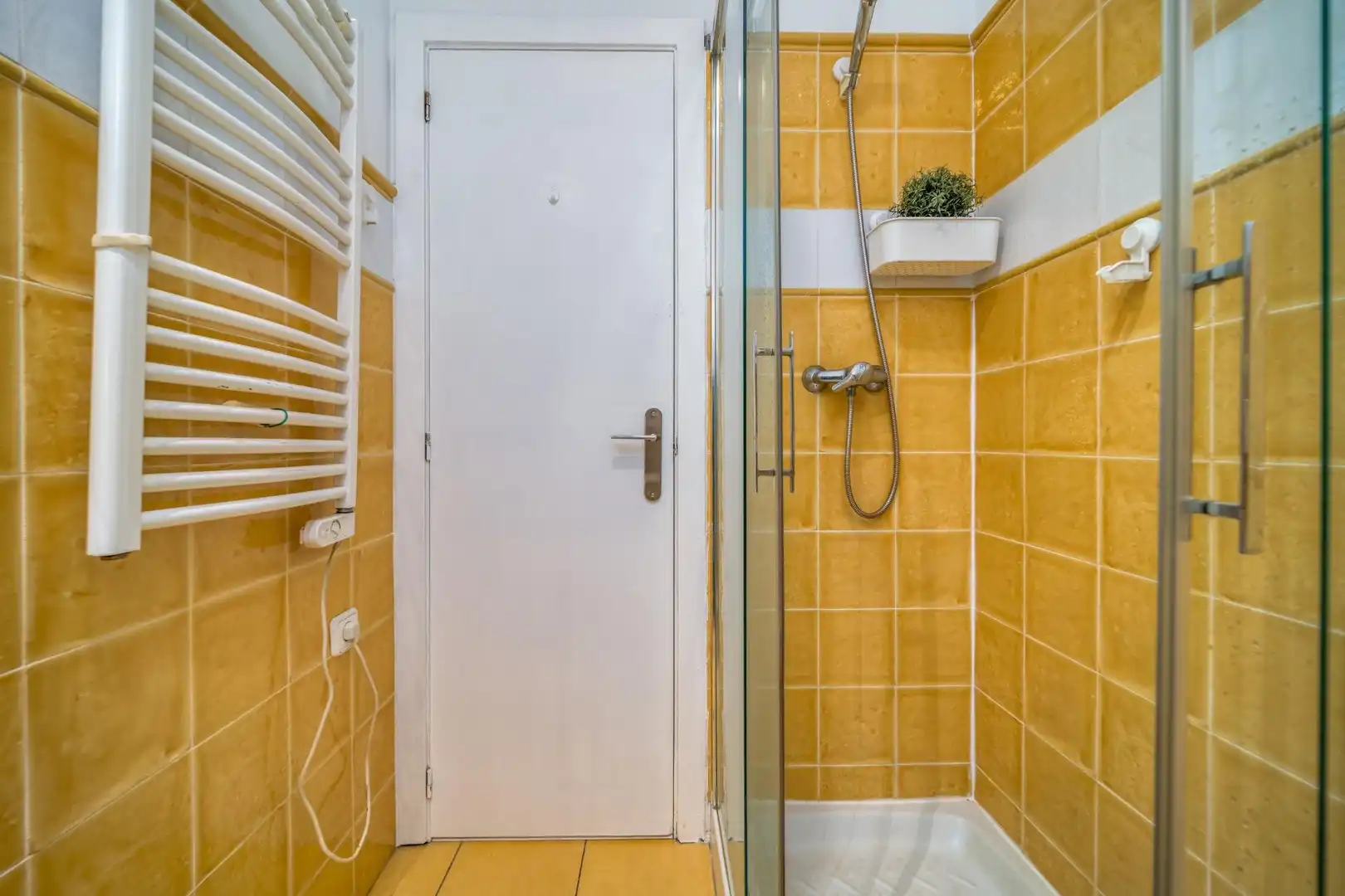 Badezimmer von Erdgeschoss zum Verkauf in Madrid mit Heizung und Terrasse
