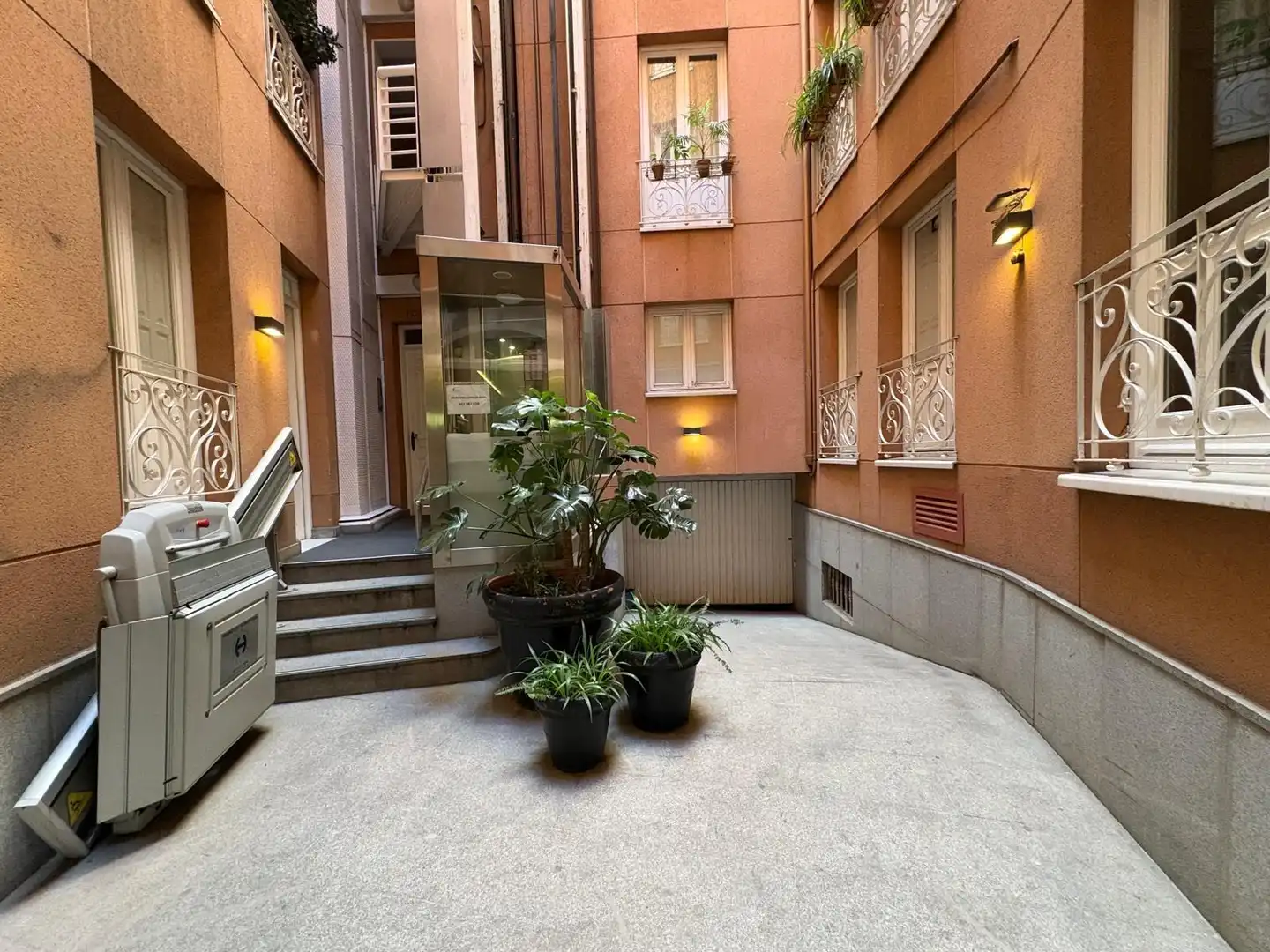 Vista exterior de Piso de alquiler en Madrid con Aire acondicionado, Calefacción y Balcón