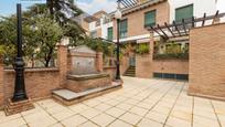 Vista exterior de Casa o xalet en venda en  Granada Capital amb Aire condicionat, Terrassa i Balcó