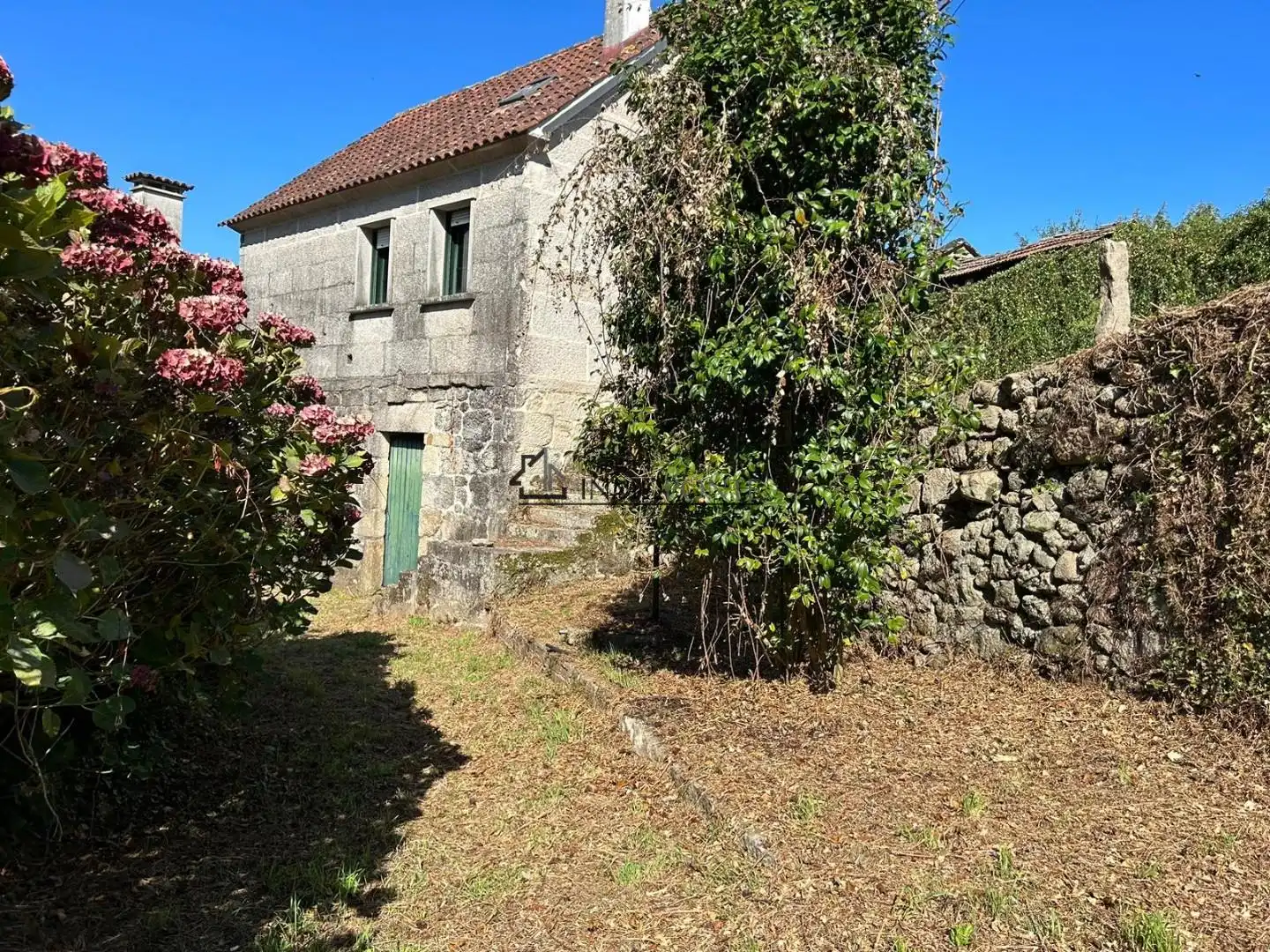 Vista exterior de Casa o xalet en venda en Vilaboa amb Jardí privat