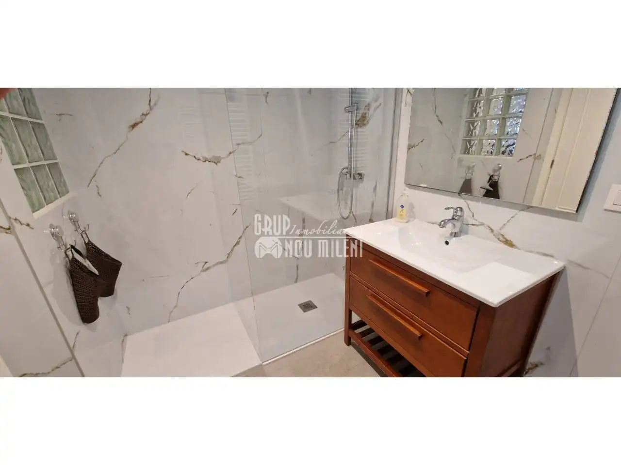 Bany de Dúplex de lloguer en Valencia amb Aire condicionat, Jardí privat i Parquet