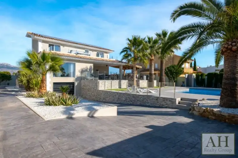 Casa en venta en Pueblo - Urbanizaciones