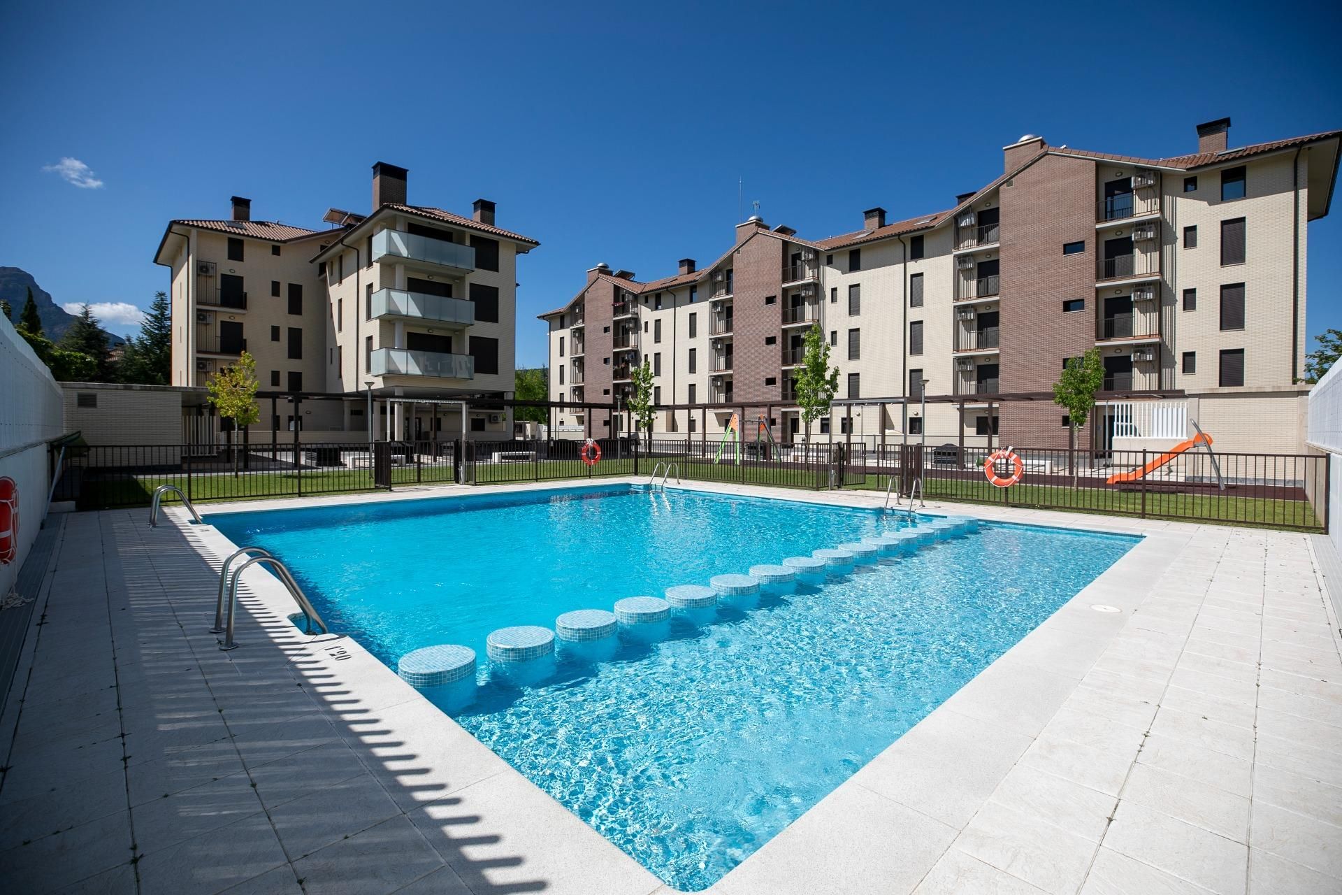 Swimming pool of Flat for sale in Jaca  with Air Conditioner, Heating and Private garden