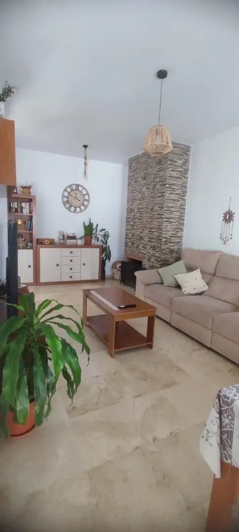 Sala de estar de Casa adosada en venta en Almensilla con Aire acondicionado, Calefacción y Trastero