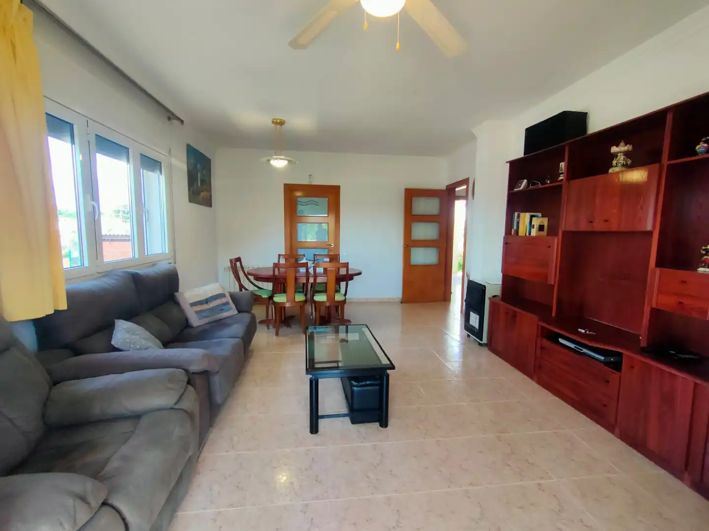 Sala d'estar de Casa o xalet en venda en Caldes de Malavella amb Calefacció, Jardí privat i Terrassa