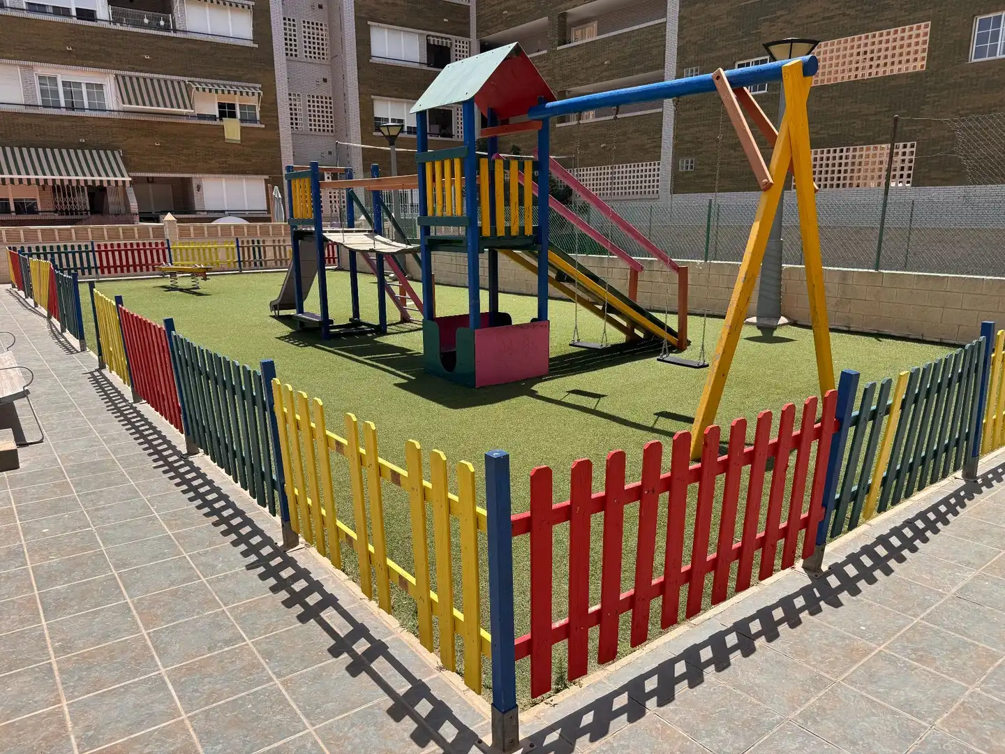 Aparcament de Pis en venda en Roquetas de Mar amb Aire condicionat, Terrassa i Piscina comunitària