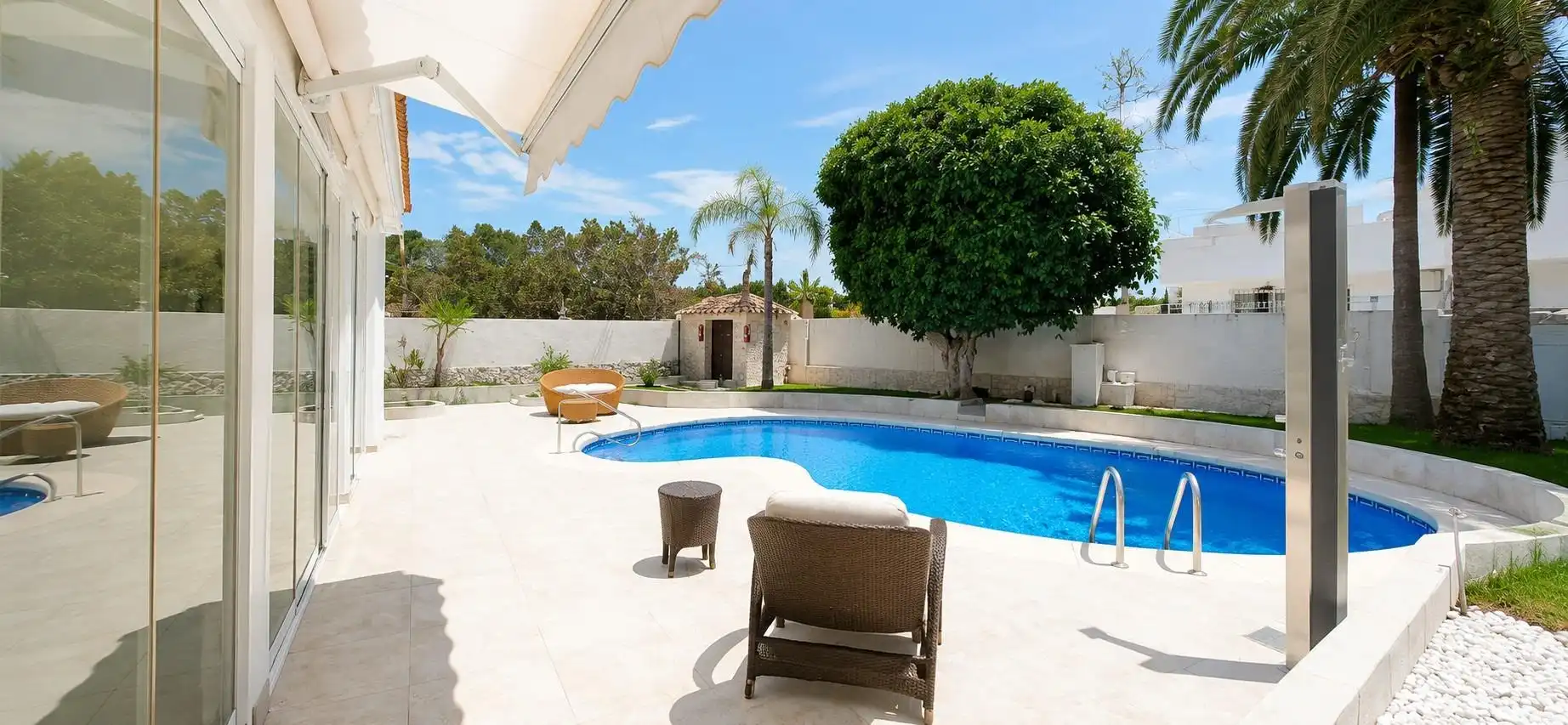 Piscina de Casa o xalet en venda en Marbella amb Aire condicionat, Calefacció i Jardí privat