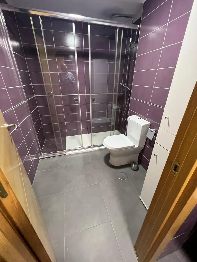 Baño de Piso de alquiler en Sevilla con Aire acondicionado, Amueblado y Piscina comunitaria