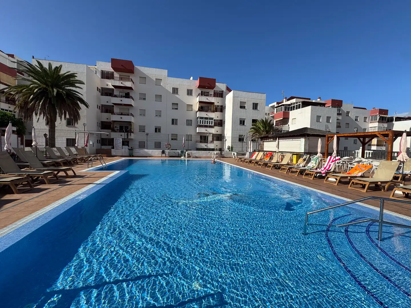 Schwimmbecken von Haus oder Chalet zum Verkauf in Adeje mit Klimaanlage, Privatgarten und Terrasse