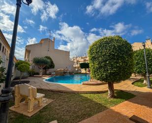 Piscina de Casa adosada de lloguer en Orihuela amb Aire condicionat, Terrassa i Piscina