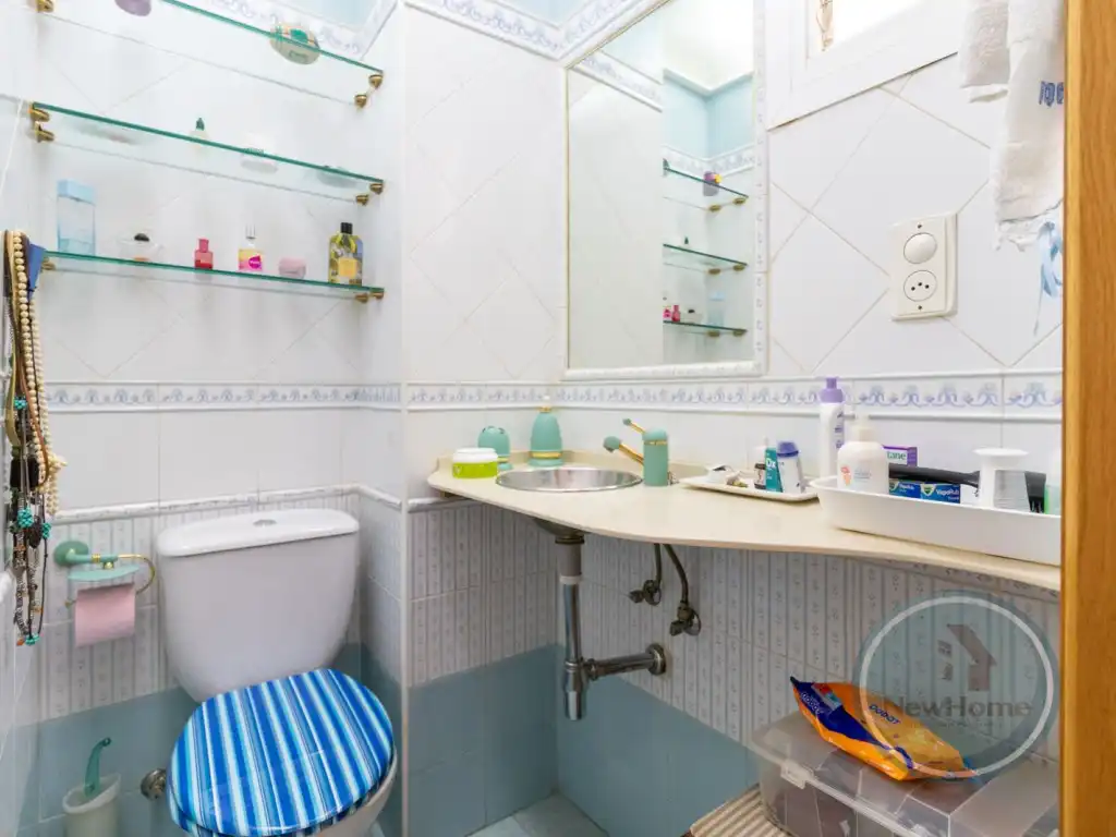 Bathroom of Flat for rent in Elche / Elx  with Air Conditioner and Balcony