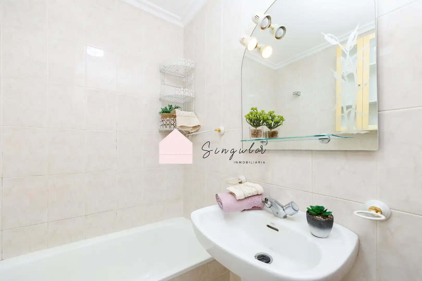 Bathroom of Flat for sale in Ponteareas  with Heating and Parquet flooring