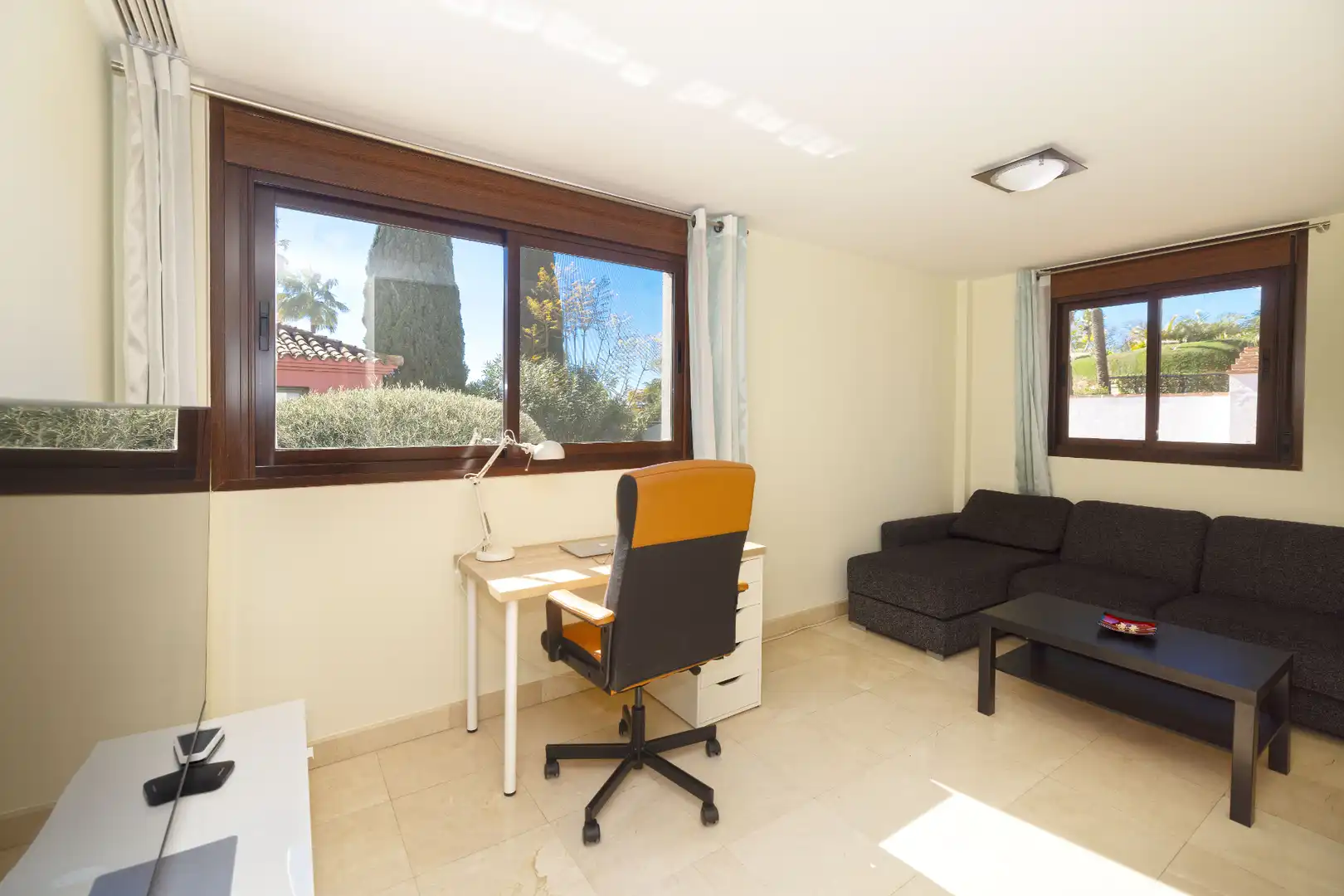 Dormitori de Casa o xalet en venda en Marbella amb Aire condicionat, Jardí privat i Terrassa
