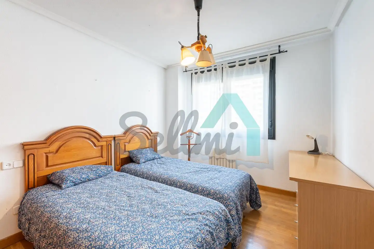 Bedroom of Flat for rent in Oviedo   with Heating, Parquet flooring and Furnished