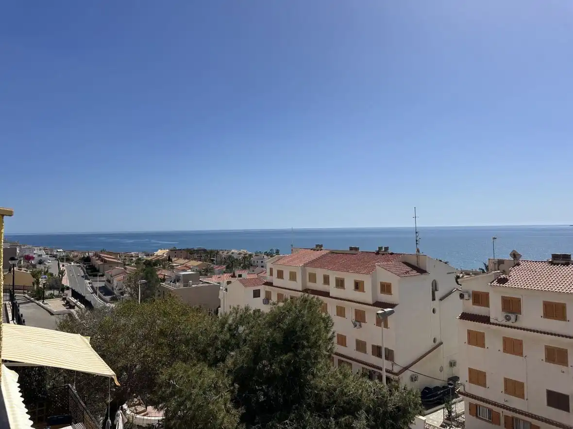 Vista exterior de Apartament en venda en Santa Pola amb Calefacció i Terrassa