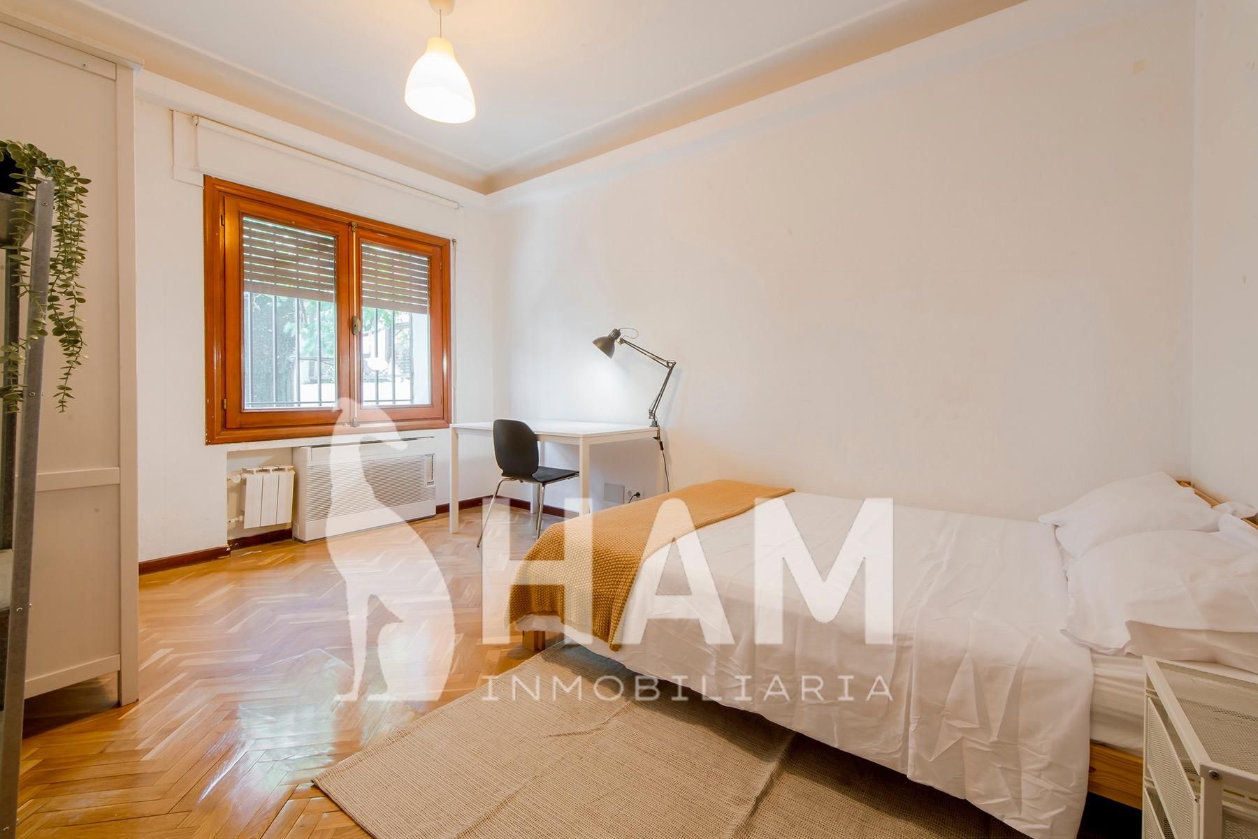 Bedroom of Flat to share in  Madrid Capital  with Heating