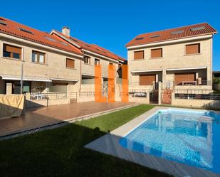 Vista exterior de Casa adosada en venda en Sanxenxo amb Calefacció, Parquet i Terrassa