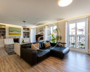 Living room of Flat to rent in  Madrid Capital  with Air Conditioner, Heating and Balcony