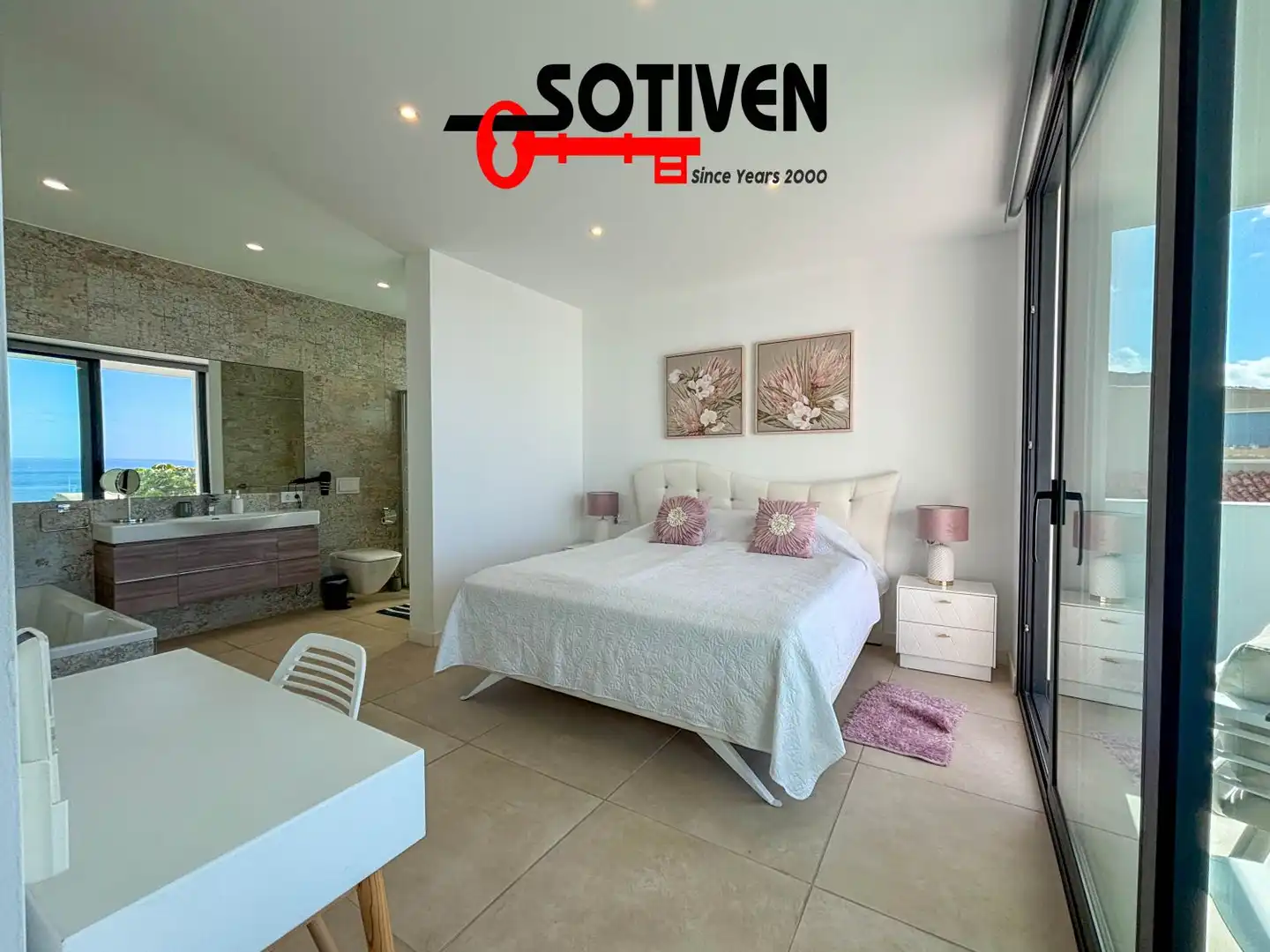 Habitación de Casa o chalet en venta en Adeje con Jardín privado, Terraza y Piscina