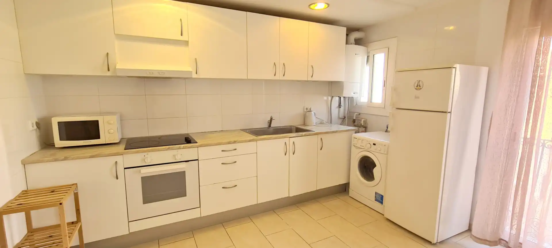 Cuina de Pis de lloguer en Barcelona amb Aire condicionat, Calefacció i Parquet