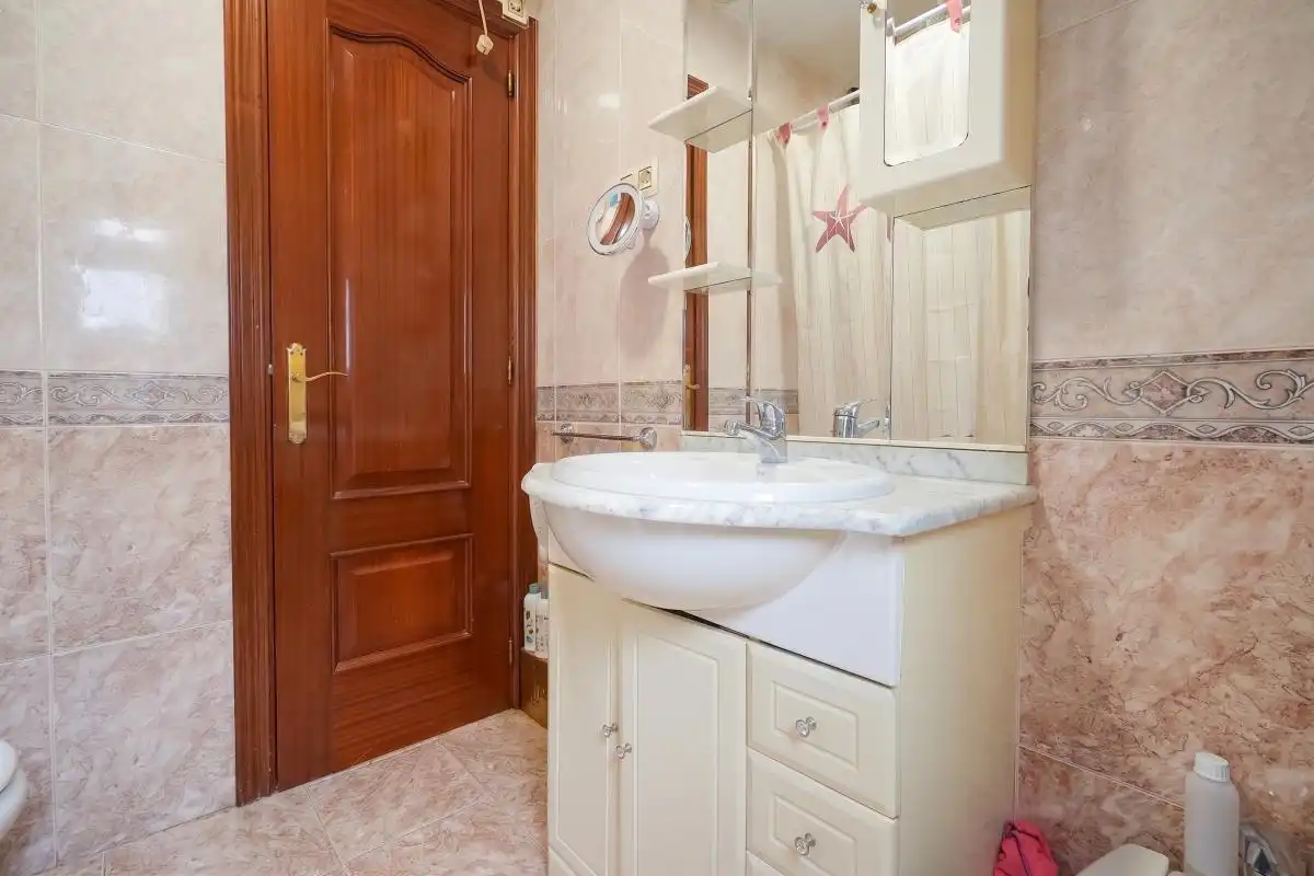 Baño de Piso en venta en Parla con Aire acondicionado, Calefacción y Terraza