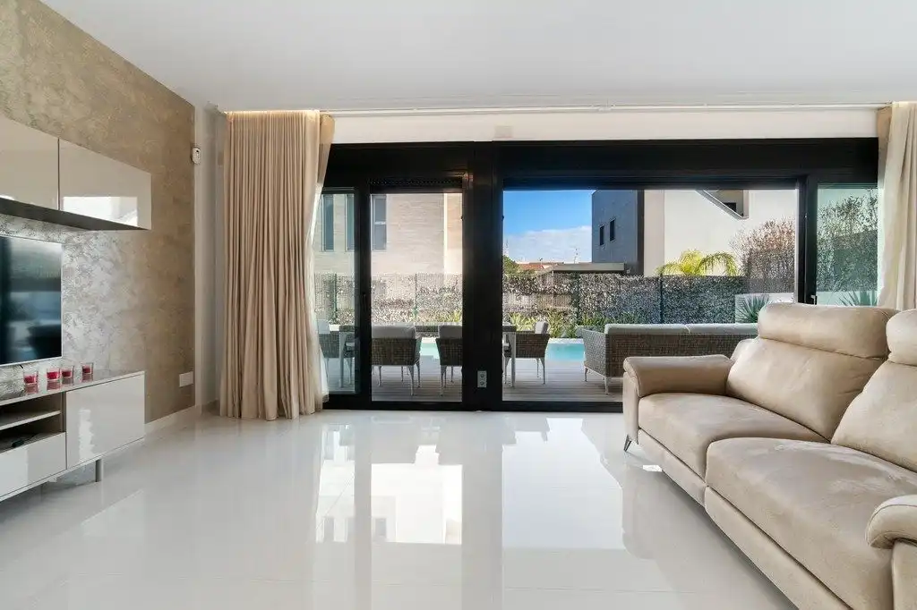 Villa mit Pool zum Verkauf in Calle Juan Marsé, imagen 2
