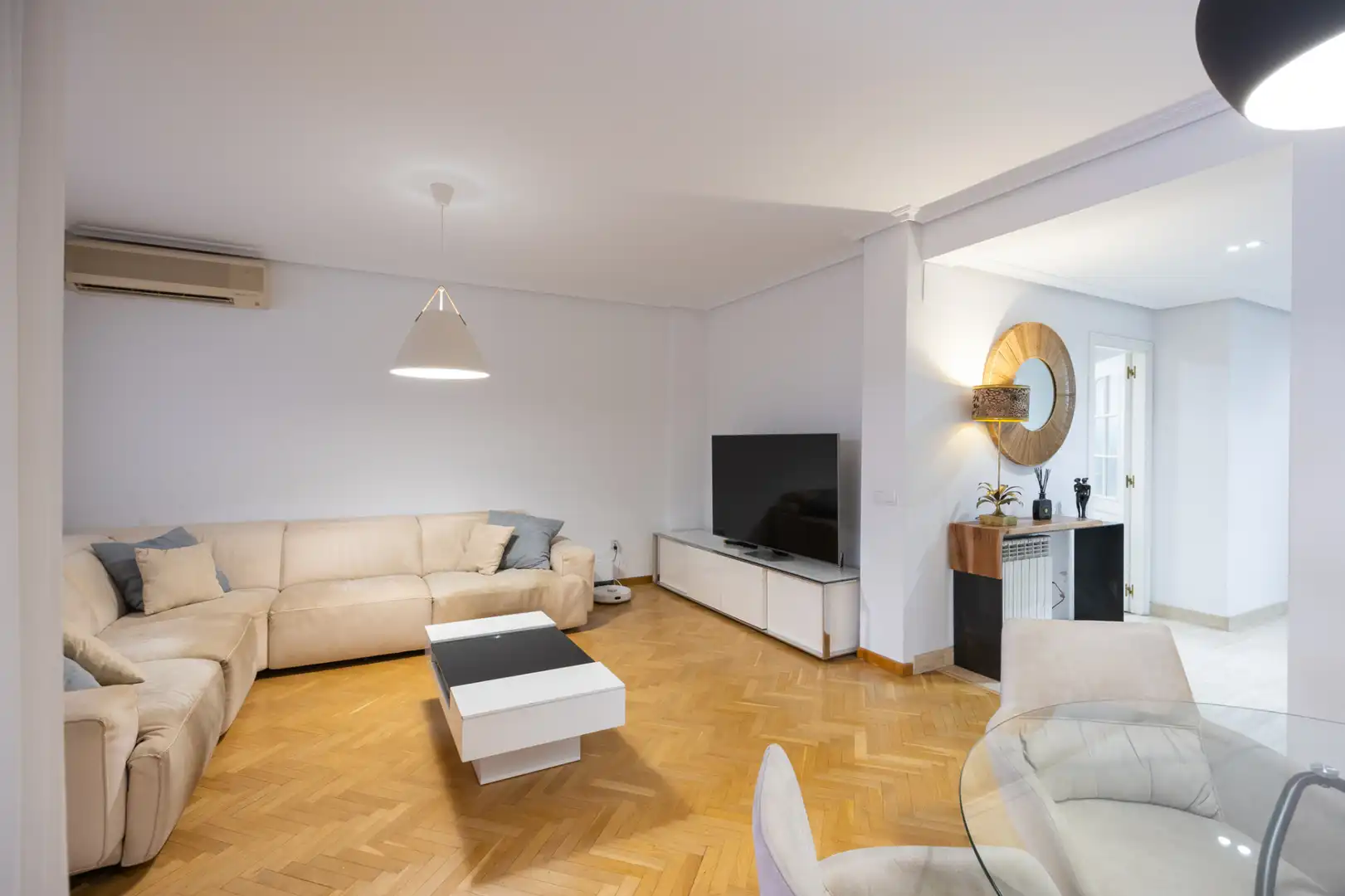 Living room of Houses for sale in Toledo  with Air Conditioner, Heating and Private garden
