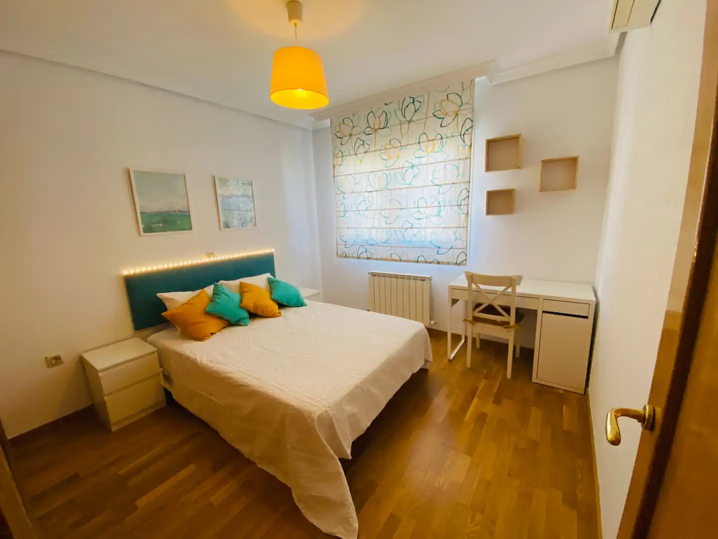 Habitación de Casa adosada en venta en Navalcarnero con Aire acondicionado, Calefacción y Jardín privado