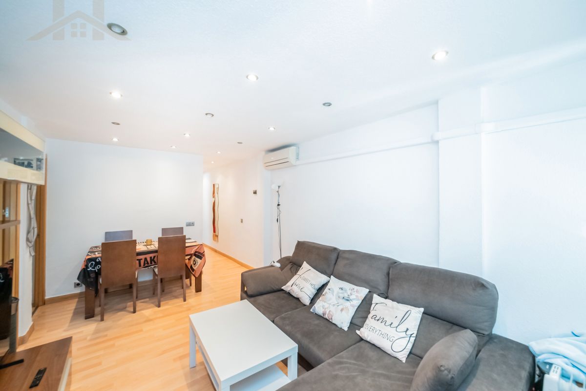 Living room of Flat for sale in Pozuelo de Alarcón  with Air Conditioner, Heating and Furnished