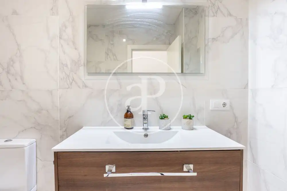 Badezimmer von Wohnung zur Miete in Valencia mit Klimaanlage, Terrasse und Möbliert